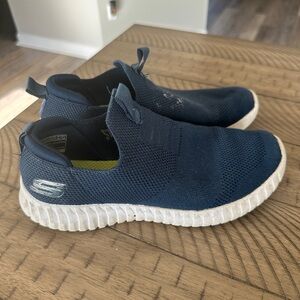 Used and well worn women’s sketchers slip on sneakers, size 5.5